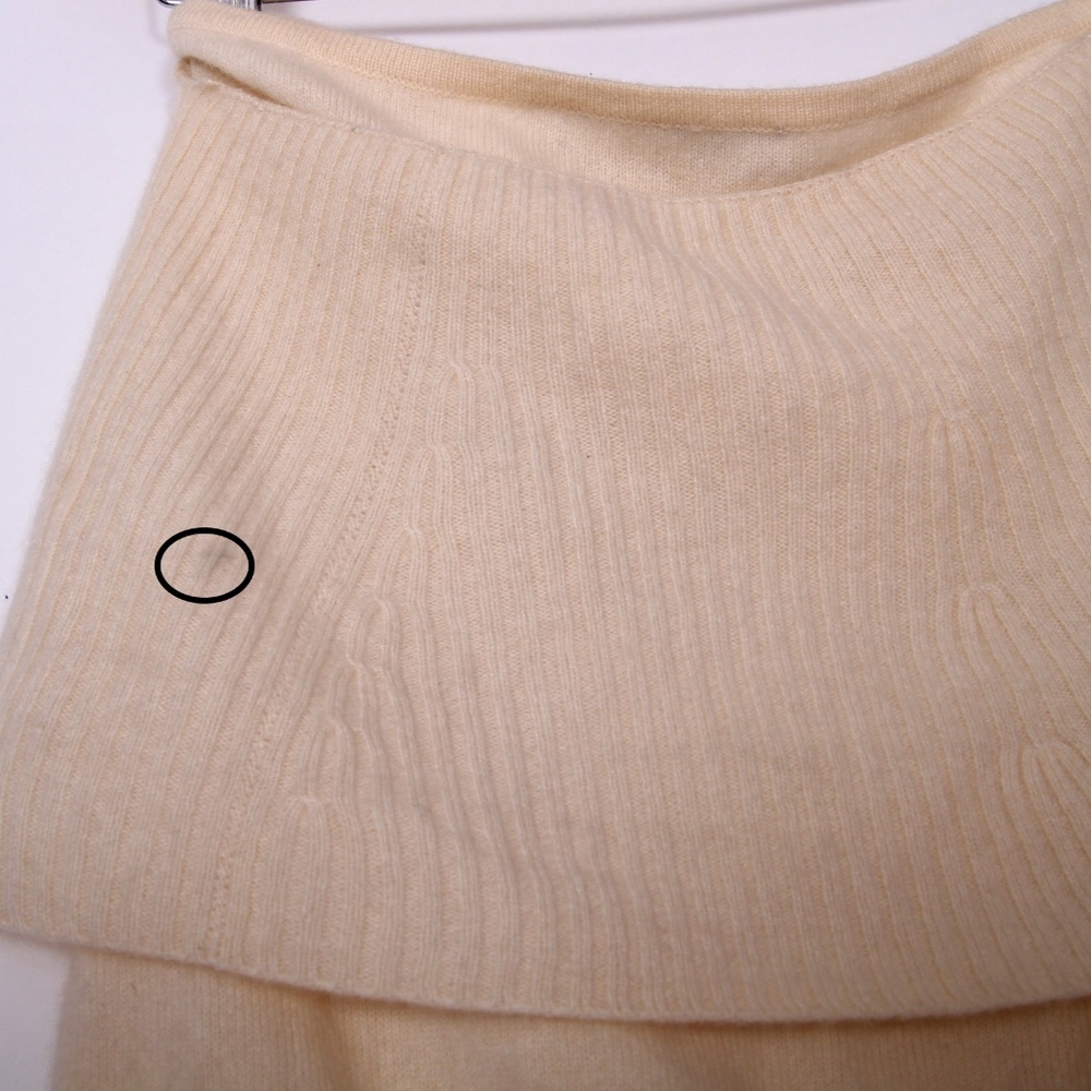 Off-the-Shoulder Cashmere Top - Picture 4 of 4